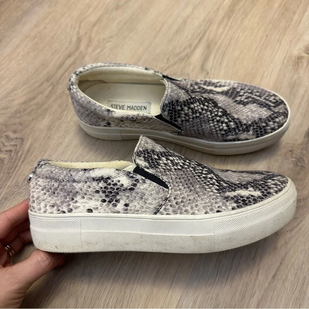 Steve Madden Gills-C Flat Slip on Sneakers size 6.5